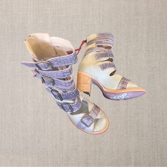 FreeBird boots Never worn - size 6. Bond style! - Picture 4 of 10